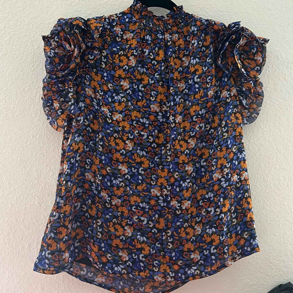 New floral print blouse size small